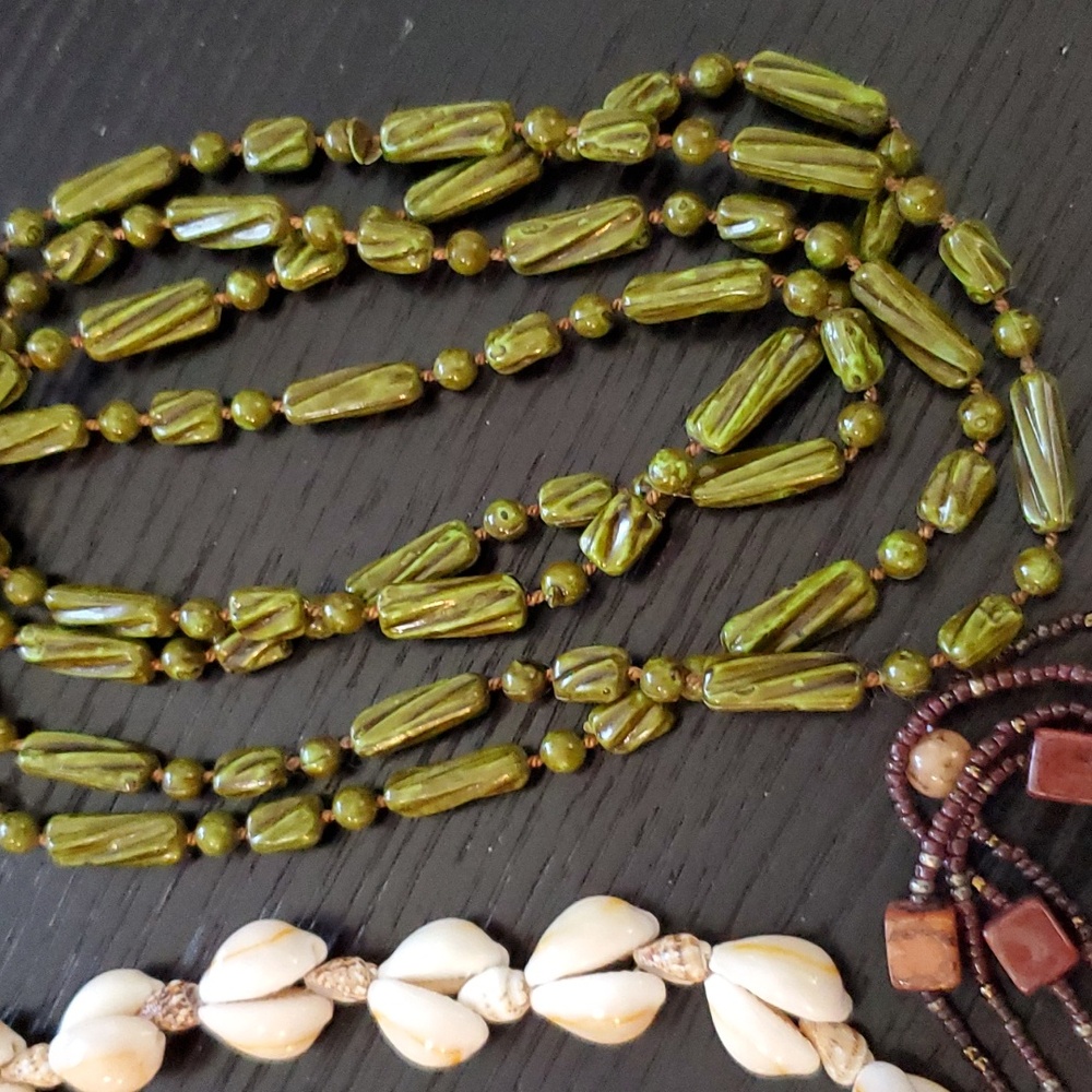 Long Shell Necklaces Estate Lot - Picture 4 of 6